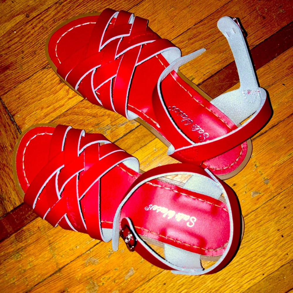 Cherry Red Saltwater Sandal ♥️ sz 7